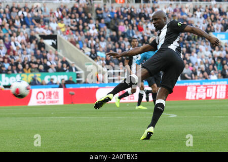 Newcastle, UK. 21st Sep, 2019.  Newcastle United's Jetro Willems shoots during the Premier League match between Newcastle United and Brighton and Hove Albion at St. James's Park, Newcastle on Saturday 21st September 2019. (Credit: Steven Hadlow | MI News)Photograph may only be used for newspaper and/or magazine editorial purposes, license required for commercial use Credit: MI News & Sport /Alamy Live News Stock Photo