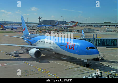 TUI Holiday Group Aircraft - Manchester Ringway Airport, Greater Manchester, North West England, UK - G-OGYG tui 757-300 Stock Photo
