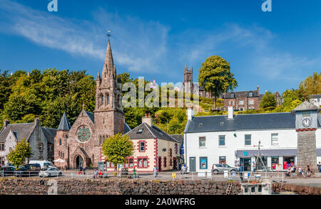 View of the waterfront (on Main St) with the Evangelical Church. Tobermory is the capital of Mull, Scotland, United Kingdom. Stock Photo