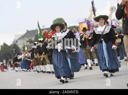Munich, Germany. 22nd Sep, 2019. People participate in the Oktoberfest parade in Munich, Germany, Sept. 22, 2019. This year's Oktoberfest goes from Sept. 21 to Oct. 6. Credit: Lu Yang/Xinhua/Alamy Live News
