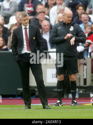 London, UK. 22nd September 2019. Ole Gunnar Solskjaer manager of Manchester United looks dejected during the Premier League match played at London Stadium, London, UK. Picture by: Jason Mitchell/Alamy Live News  English Premier and Football League images are only to be used in an editorial context, images are not allowed to be published on another internet site unless a licence has been obtained from DataCo Ltd +44 207 864 9121. Stock Photo