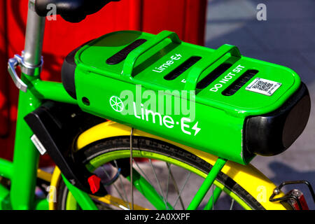 Close-up of a dockless Lime-E bicycle, GPS-enabled bike hire scheme in London, UK Stock Photo