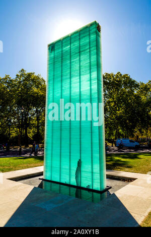 National Police Memorial, a glass sculpture by Norman Foster and Per Arnoldi, London, UK Stock Photo
