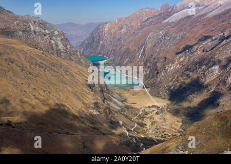 The Llanganuco lakes of Chinancocha and Orconcocha seen from Portachuelo Pass, Cordillera Blanca, Ancash, Peru Stock Photo