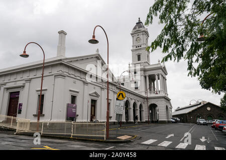 The mainline rail station of the Victorian Railways built in 1889 in Ballarat linking Melbourne in the state of Victoria, Australia.   In 1891, the Am Stock Photo
