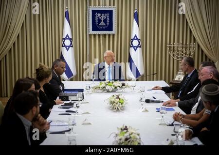 (190922) -- JERUSALEM, Sept. 22, 2019 (Xinhua) -- Israeli President Reuven Rivlin (Rear) meets with members of the Likud party at the President's Residence in Jerusalem, on Sept. 22, 2019. Israeli President Reuven Rivlin began on Sunday consultations with all elected parties before he decides the person who will be tasked with forming Israel's next government amid post-election political stalemate. (Yonatan Sindel/JINI via Xinhua) Stock Photo