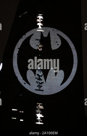 View of the Batman's symbol projected on the Reforma Tower, fans ...