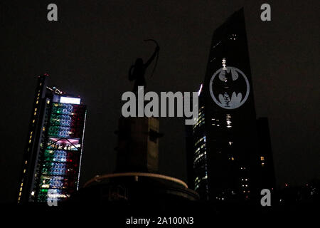 View of the Batman's symbol projected on the Reforma Tower, fans ...