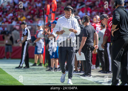 San Francisco, CA: San Francisco head coach Bruce Bochy (15) argues a call  against the ump. The Braves won the game 7-2. (Credit Image: © Charles  Herskowitz/Southcreek Global/ZUMApress.com Stock Photo - Alamy
