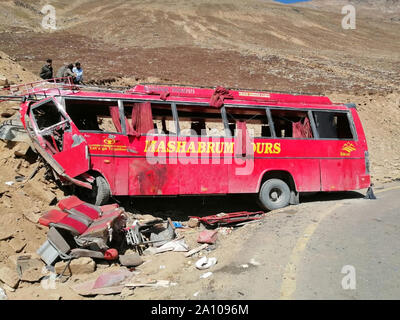 (190923) -- BEIJING, Sept. 23, 2019 (Xinhua) -- Photo taken with mobile phone shows a damaged bus at a road accident site in northern Pakistan, Sept. 22, 2019. At least 26 people were killed and 19 others injured when a passenger bus crashed into a hill in northern Pakistan on Sunday, a local police officer said. (Str/Xinhua) Stock Photo