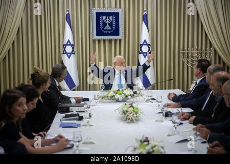 (190923) -- BEIJING, Sept. 23, 2019 (Xinhua) -- Israeli President Reuven Rivlin (C) meets with members of the Joint List at the President's Residence in Jerusalem, on Sept. 22, 2019. Israeli President Reuven Rivlin began on Sunday consultations with all elected parties before he decides the person who will be tasked with forming Israel's next government amid post-election political stalemate. (Yonatan Sindel/JINI via Xinhua) Stock Photo