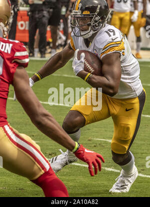 Pittsburgh Steelers wide receiver JuJu Smith-Schuster (19) performs ...