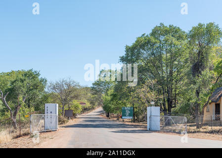 KRUGER NATIONAL PARK, SOUTH AFRICA - MAY 16, 2019: The entrance gate of Punda Maria Rest Camp in the Kruger National Park Stock Photo