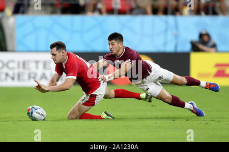 Wales' Tomos Williams scores his side's fifth try during the 2019 Rugby World Cup Pool D match at City of Toyota Stadium, Japan. Stock Photo