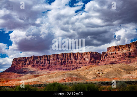 Das Apple Valley in Utah mit traumhaften Strecken in Wüste und Bergwelt. Stock Photo