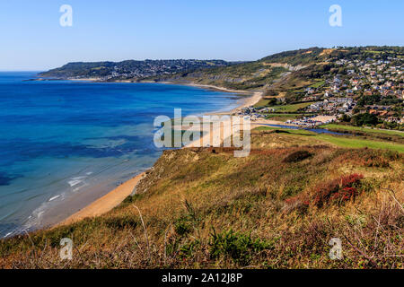 charmouth seaside resort, crumbling cliff strata, fossil hunting, south coast, long distance footpath,dorset, england, uk, gb Stock Photo
