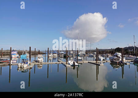 A view of the small boats moored at docks in the Bandon, Oregon, harbor, along the Oregon Pacific Coast. Stock Photo