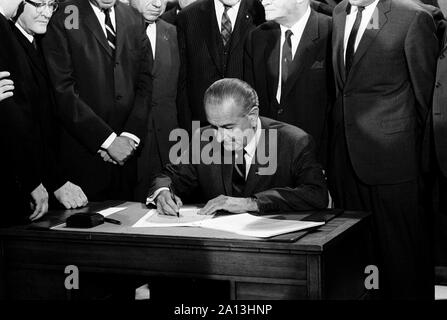 JOHNSON SIGNS THE 1964 CIVIL RIGHTS ACT OP-750 LYNDON B 8X10 PHOTO