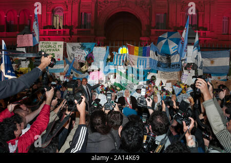 Buenos Aires, Argentina - October 27 2010: Nestor Kirchner dies in Argentina, mothers of Plaza de Mayo with Hebe de Bonafini pay tribute to the former Stock Photo