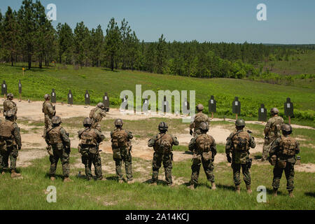 U.S. Army National Guard Special Forces soldiers demonstrate firing techniques to Chilean special forces. Stock Photo