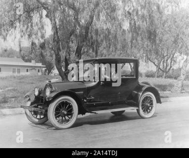 Car history. The american car manufacturer Cadillac was first to mass produce cars with a V-8 engine. Pictured one of their cars 1919 Stock Photo