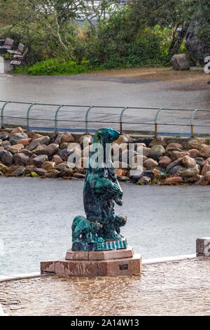 Polar bear and cubs statue, Langelinie Pier, Copenhagen, Denmark Stock Photo