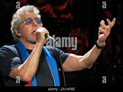 Tampa, United States. 22nd Sep, 2019. September 22, 2019 - Tampa, Florida, United States - Roger Daltrey of the English rock band The Who performs at the Amalie Arena on the second leg of the band's Moving On! tour on September 22, 2019 in Tampa, Florida. Credit: Paul Hennessy/Alamy Live News Stock Photo