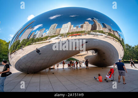 Chicago, Illinois, USA - Cloud Gate sculpture in Millennium park Stock Photo