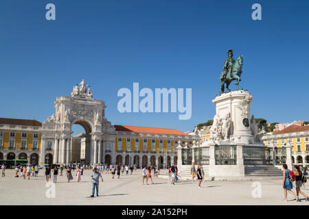 The 18th century Arco da Rua Augusta (triumphal arch gateway),  tourists and statue of King Jose I at the Praca do Comercio square in Lisbon, Portugal Stock Photo