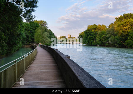 Germany, Upper Bavaria, Munich, Boardwalk on Isar river with Kabelsteg bridge and Deutsches Museum in background Stock Photo