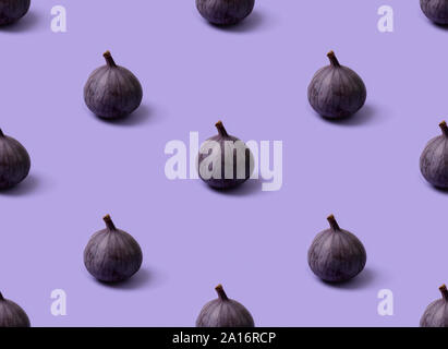 Seamless pattern with fresh ripe figs on a purple background Stock Photo