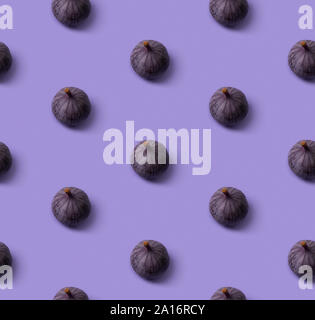 Seamless pattern with fresh ripe figs on a purple background Stock Photo