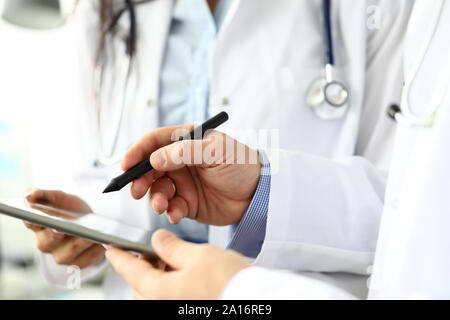 Electronic Gp Notes Male GP making electronic notes in tablet pc Stock Photo - Alamy