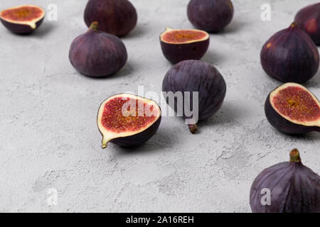 Pattern with fresh ripe figs on a gray concrete background Stock Photo