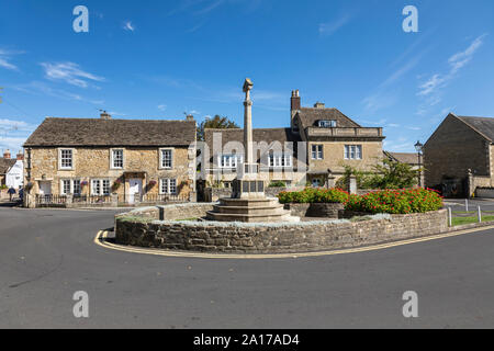 Melksham War Memorial with traditional stone built cottages in the background, Canon Square, Melksham, Wiltshire, England, UK Stock Photo