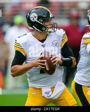 Santa Clara, CA. 22nd Sep, 2019. Pittsburgh Steelers quarterback Mason Rudolph (2) in action during the NFL football game between the Pittsburg Steelers and the San Francisco 49ers at Levi's Stadium in Santa Clara, CA. The 49ers defeated the Steelers 24-20. Damon Tarver/Cal Sport Media/Alamy Live News Stock Photo