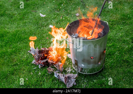 https://l450v.alamy.com/450v/2a17m7j/small-incinerator-fire-for-paper-burning-2a17m7j.jpg