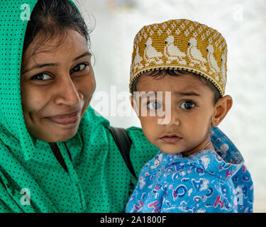 Burhanpur, India. 26th Aug, 2019. Daily life of Dawoodi Bohra Muslims in Dargah-E-Hakimi, Burhanpur Overview---Dargah-e-Hakimi, it is one of the holiest places in the state of Madhya Pradesh. It is located about 3 km from Gadhi Chowk in Burhanpur. It is very well maintained and it is constructed in pure white marble making it an outstanding example of Mughal architecture. (Photo by Amlan Biswas/Pacific Press) Credit: Pacific Press Agency/Alamy Live News Stock Photo