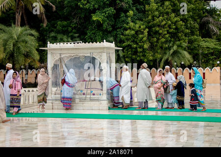 Burhanpur, India. 26th Aug, 2019. Daily life of Dawoodi Bohra Muslims in Dargah-E-Hakimi, Burhanpur Overview---Dargah-e-Hakimi, it is one of the holiest places in the state of Madhya Pradesh. It is located about 3 km from Gadhi Chowk in Burhanpur. It is very well maintained and it is constructed in pure white marble making it an outstanding example of Mughal architecture. (Photo by Amlan Biswas/Pacific Press) Credit: Pacific Press Agency/Alamy Live News Stock Photo