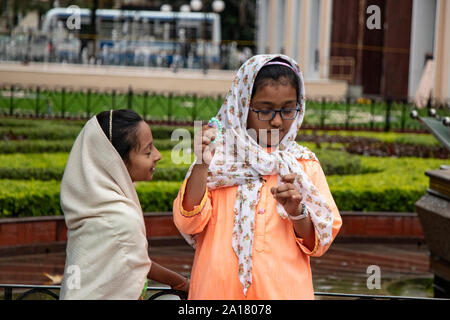 Burhanpur, India. 26th Aug, 2019. Daily life of Dawoodi Bohra Muslims in Dargah-E-Hakimi, Burhanpur Overview---Dargah-e-Hakimi, it is one of the holiest places in the state of Madhya Pradesh. It is located about 3 km from Gadhi Chowk in Burhanpur. It is very well maintained and it is constructed in pure white marble making it an outstanding example of Mughal architecture. (Photo by Amlan Biswas/Pacific Press) Credit: Pacific Press Agency/Alamy Live News Stock Photo