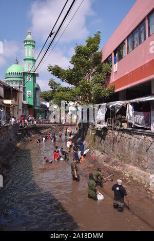 cooperation to clean the river from garbage, clean the river, protect the earth, healthy environment, reject garbage, without plastic, clean water Stock Photo