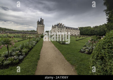 Europe France Chenonceaux : 2019-07  The castle of Chenonceau is a structure spanning the River Cher, near the small village of Chenonceaux in the Ind Stock Photo