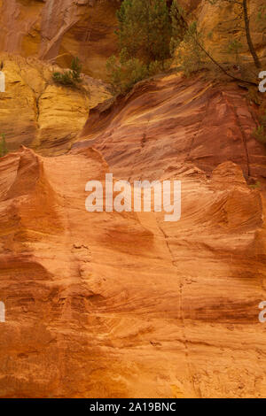 Ocher cliffs near Roussillon, Vaucluse department, Provence-Alpes-Côte d'Azur region, France, Europe Stock Photo