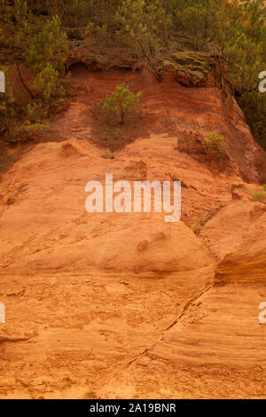 Ocher cliffs near Roussillon, Vaucluse department, Provence-Alpes-Côte d'Azur region, France, Europe Stock Photo