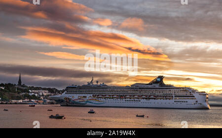 Cobh, Cork, Ireland. 25th Sep, 2019. Cruise ship Norwegian Spirit doing a turning manoeuvre before berthing at the deep water quay in Cobh, Co. Cork, Ireland. - Picture; Credit: David Creedon/Alamy Live News Stock Photo