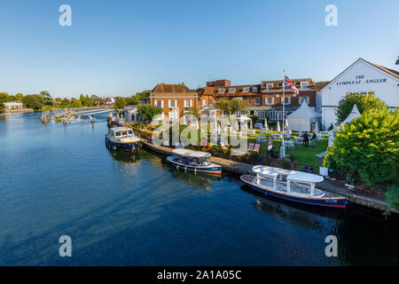 Riverside view of The Compleat Angler and moored boats in Marlow, a town on the River Thames, Wycombe district of Buckinghamshire, southeast England Stock Photo