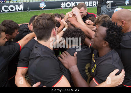 Munich, Germany. 22nd Sep, 2019. Oktoberfest Sevens Rugby Tournament in Munich on 21 and 22 September 2019. Team circle of the German team after the match for third place. Credit: Jürgen Kessler/dpa/Alamy Live News