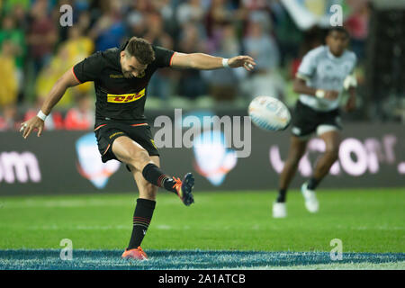 Munich, Germany. 21st Sep, 2019. Oktoberfest Sevens Rugby Tournament in Munich on 21 and 22 September 2019. Group match between Germany and Fiji. Ankick by Fabian Heimpel (Germany, 6). Credit: Jürgen Kessler/dpa/Alamy Live News Stock Photo