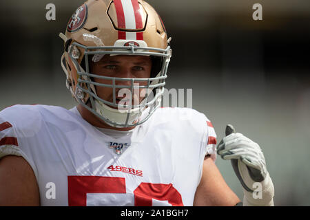 Los Angeles, CA, USA. 30th Dec, 2018. San Francisco 49ers quarterback Nick  Mullens #4 witing for center exchange with San Francisco 49ers center  Weston Richburg #58 during the NFL San Francisco 49ers