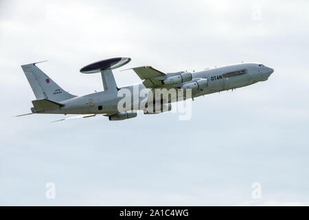 Boeing E-3 AWACS Sentry NATO-OTAN radar plane flying Stock Photo